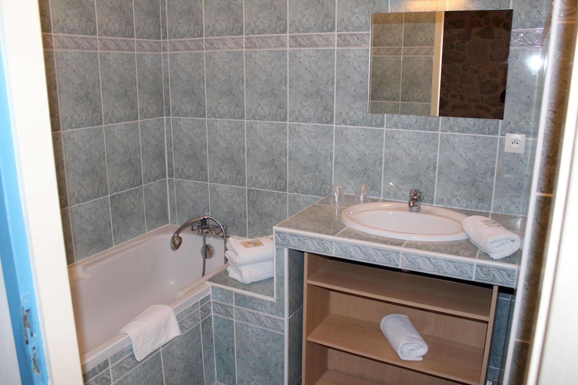 Le Phenix Hotel Castillon-la-Bataille Esterno foto